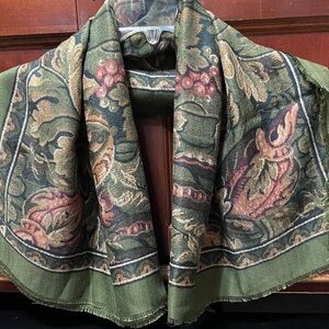 Elaine Gold vintage 35” x 34”Elegant Green Tapestry Scarf